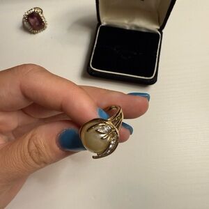 Elegant Vintage Golden Cocktail Pearl Ring